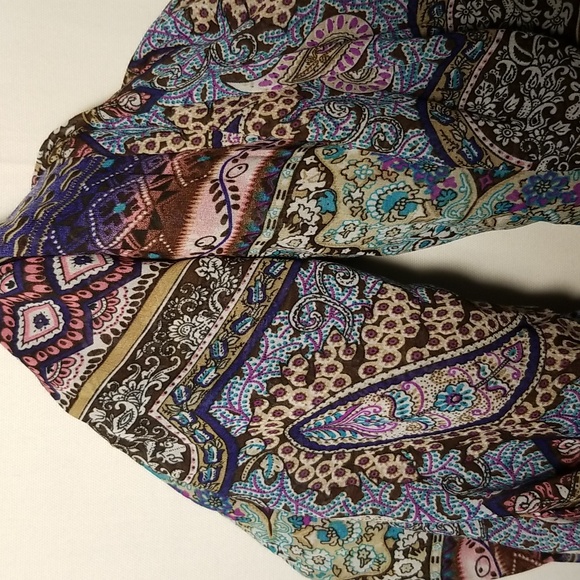 Paisley printed Large Women's Wrap Scarf. - Picture 5 of 13